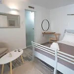 White W4 New In Apartment Naousa (Paros)