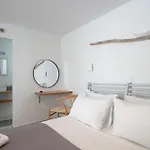 White W4 New In Naousa (Paros)
