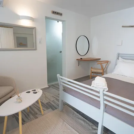 White W4 New In Apartment Naousa (Paros)