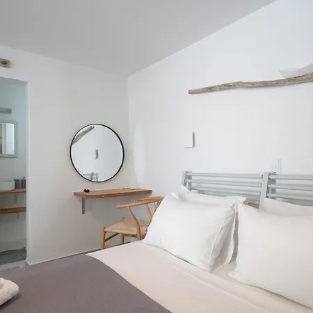 White W4 New In Naousa (Paros)