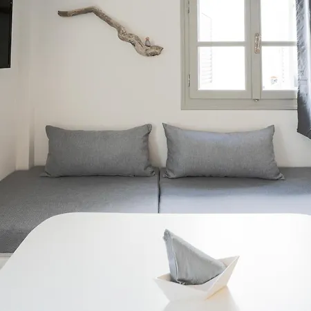 شقة White W4 New In