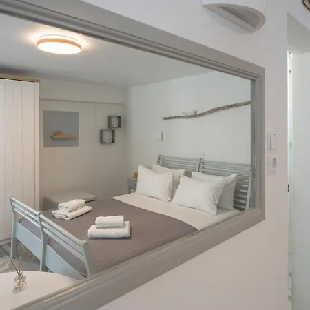 White W4 New In Apartment Naousa (Paros)