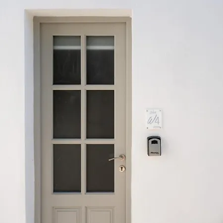 White W4 New In Naousa (Paros)